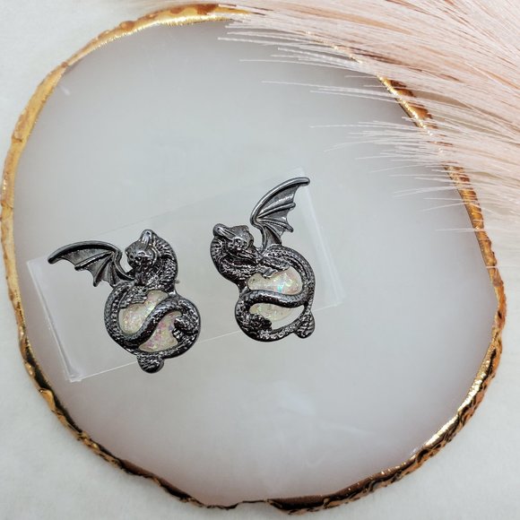 🤑 BUNDLE TO SAVE 🤑 Hot Topic Gunmetal-Tone & Faux Opal Dragon Earrings - Picture 1 of 5